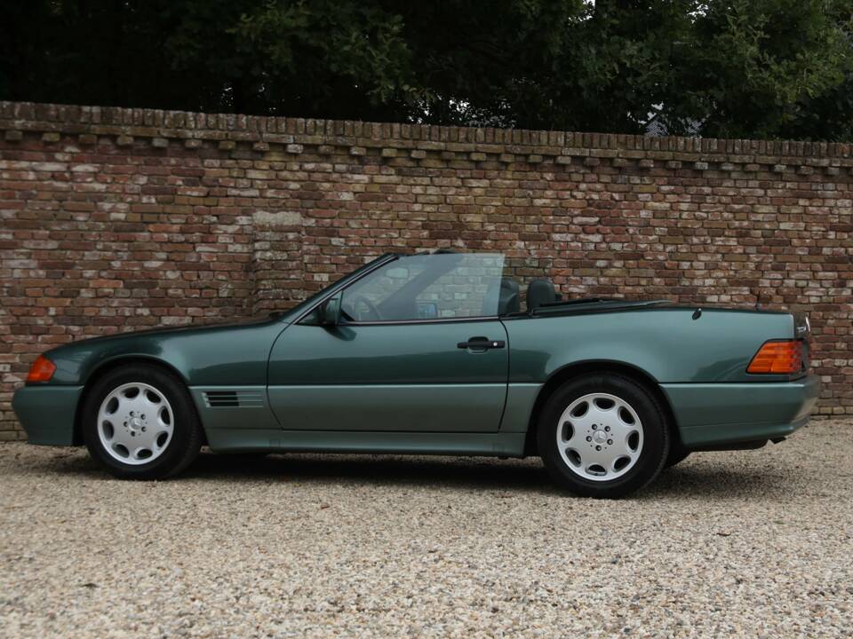 Image 19/50 of Mercedes-Benz 300 SL-24 (1992)