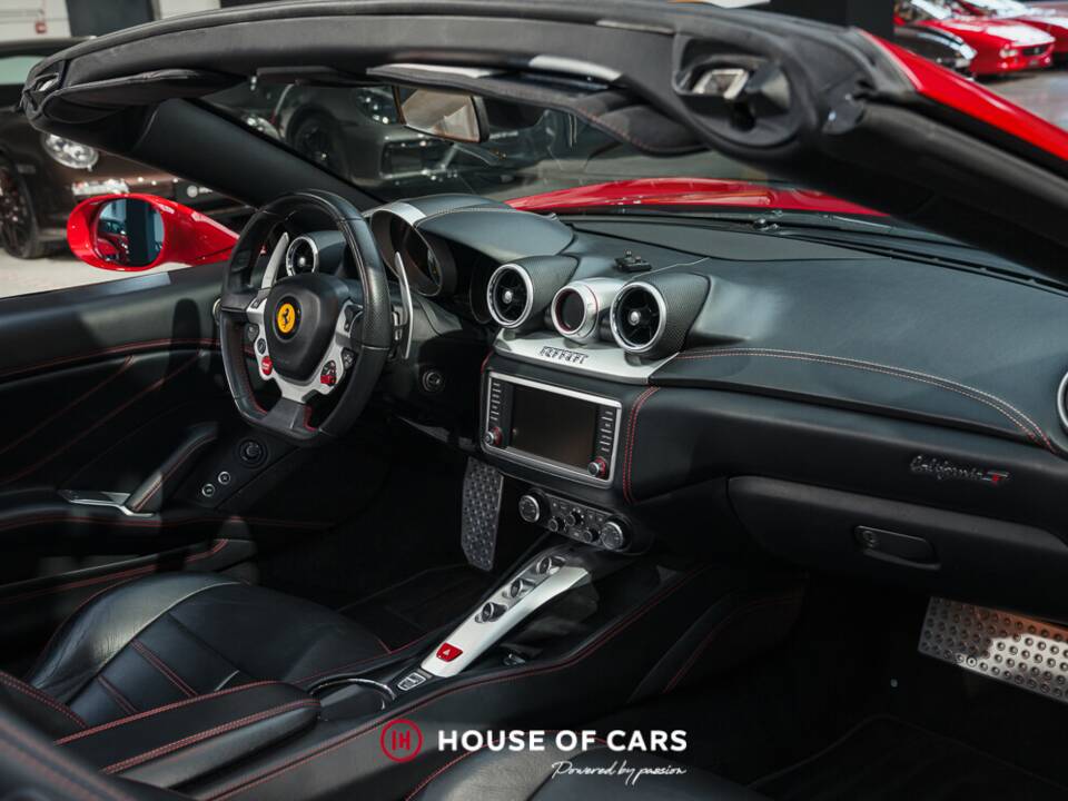 Bild 18/25 von Ferrari California T (2014)