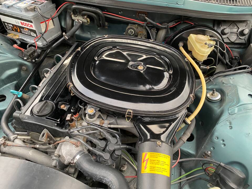 Image 43/66 of Mercedes-Benz 230 CE (1981)