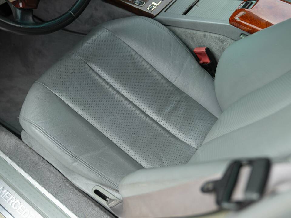 Image 35/50 of Mercedes-Benz SL 320 (1995)