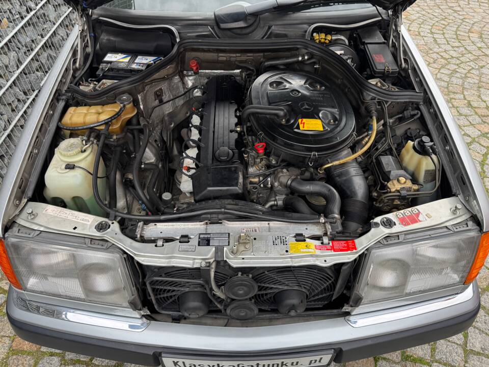 Imagen 51/100 de Mercedes-Benz 300 CE (1992)