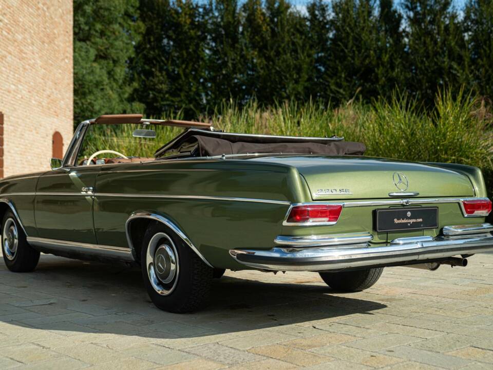 Obraz 9/50 pojazdu Mercedes-Benz 220 SE b (1964)