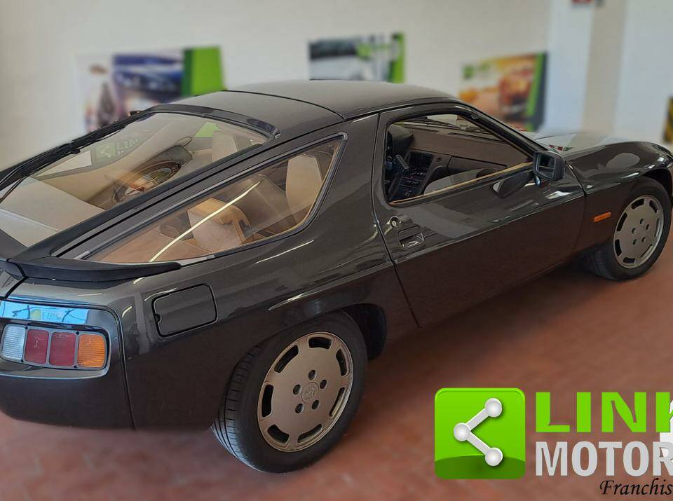Image 9/10 of Porsche 928 S (1980)