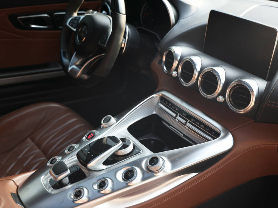 Image 40/56 of Mercedes-AMG GT-S (2017)