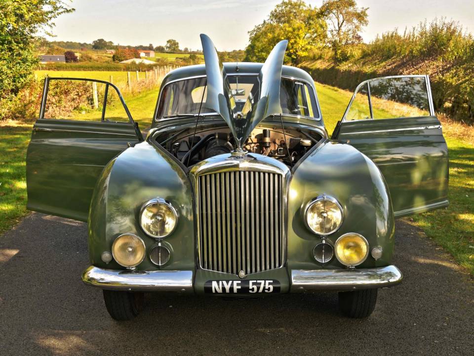 Image 18/45 of Bentley R-Type Continental (1953)