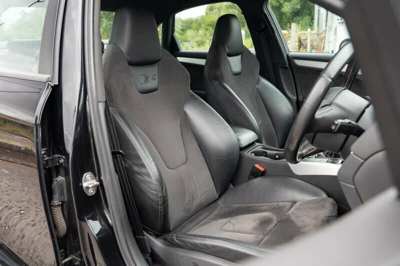 Image 42/50 of Audi S4 (2010)