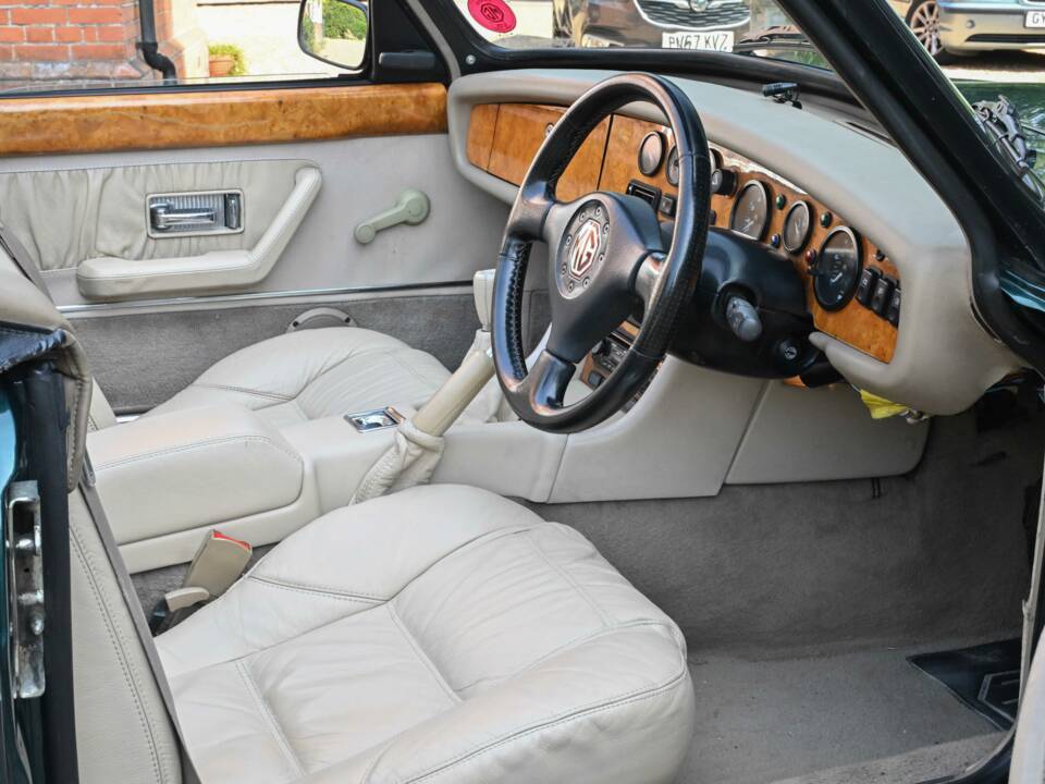 Bild 27/50 von MG RV8 (1995)