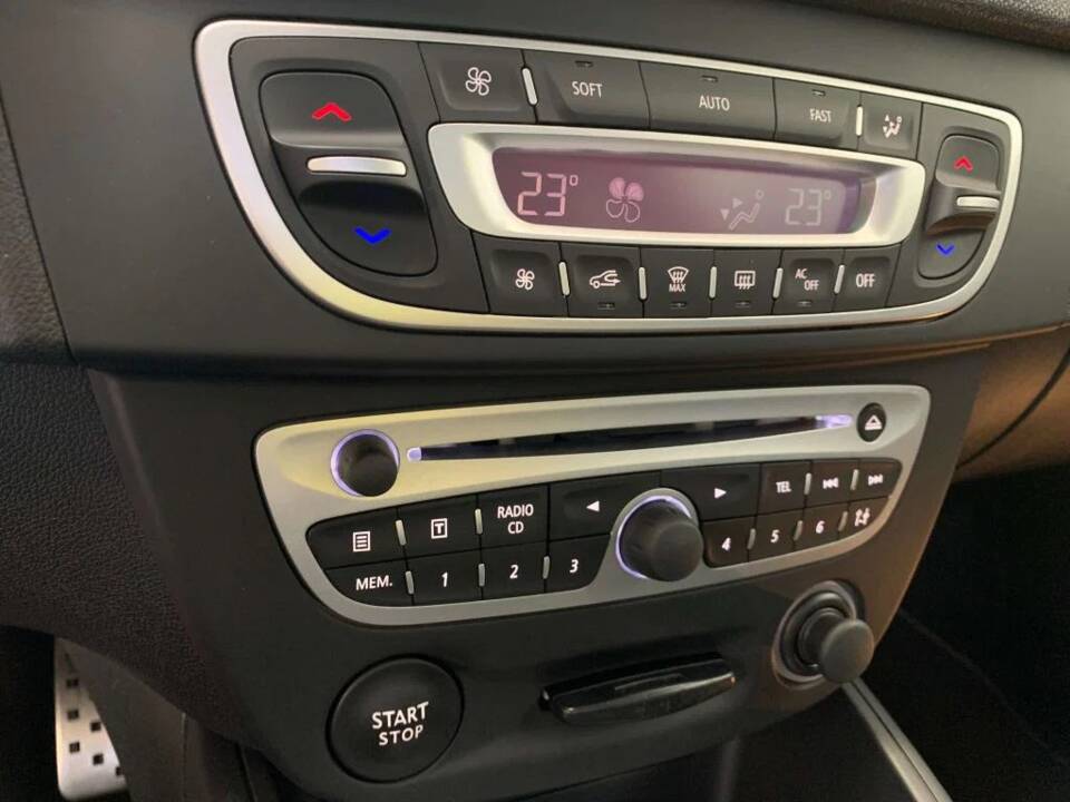 Immagine 34/43 di Renault Mégane RS (2011)