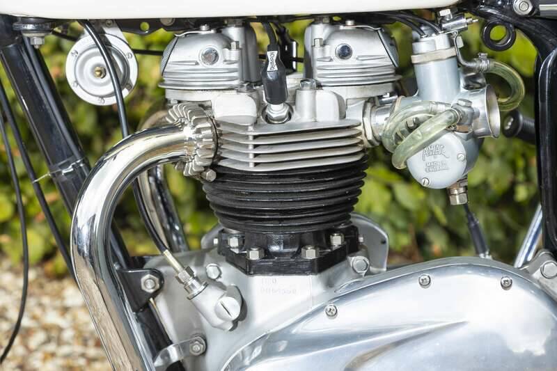 Image 30/45 of Triumph Bonneville T120TT (1967)