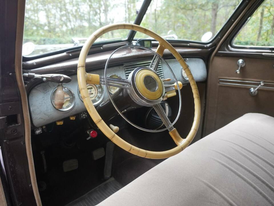 Image 8/20 of Buick 60 Century (1940)