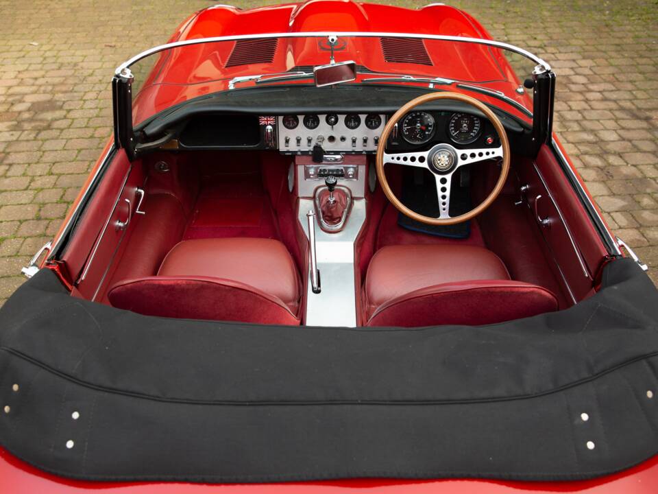 Image 8/50 of Jaguar E-Type 3.8 Flat Floor (1961)