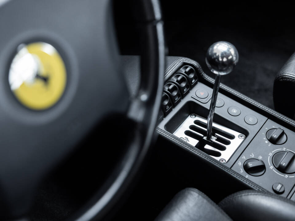 Bild 17/41 von Ferrari F 355 Berlinetta (1996)