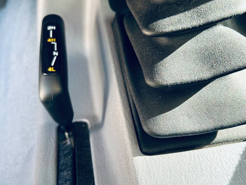 Image 20/28 of Jeep Wrangler Sport Hardtop 2.5 (1998)