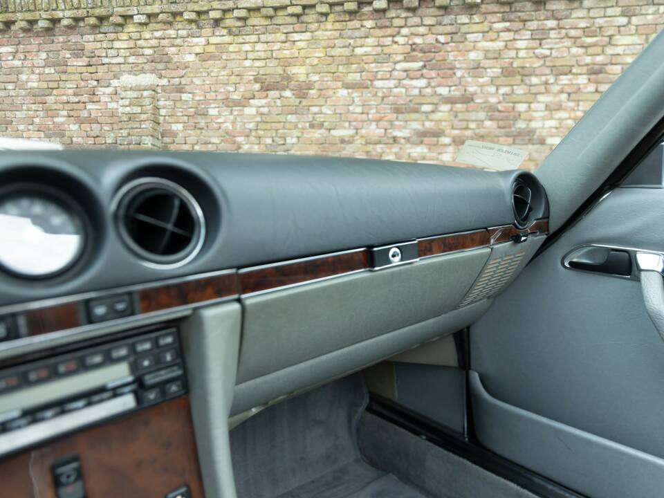 Imagen 36/50 de Mercedes-Benz 560 SL (1986)
