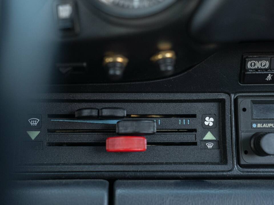 Bild 36/50 von Porsche 911 Carrera 3.2 (1989)