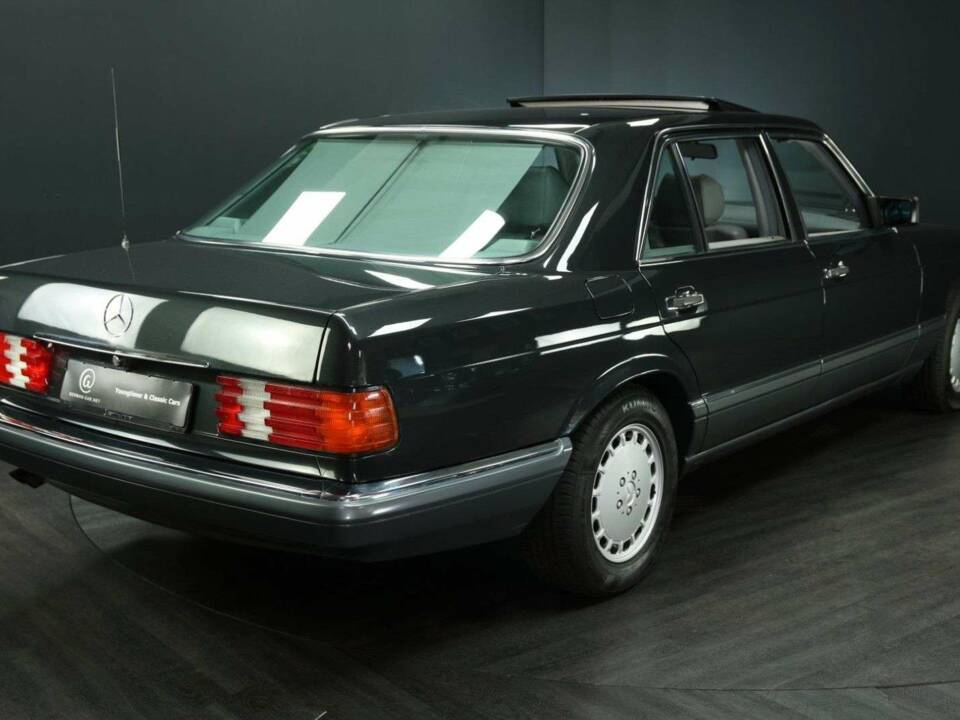 Image 2/30 of Mercedes-Benz 560 SEL (1989)