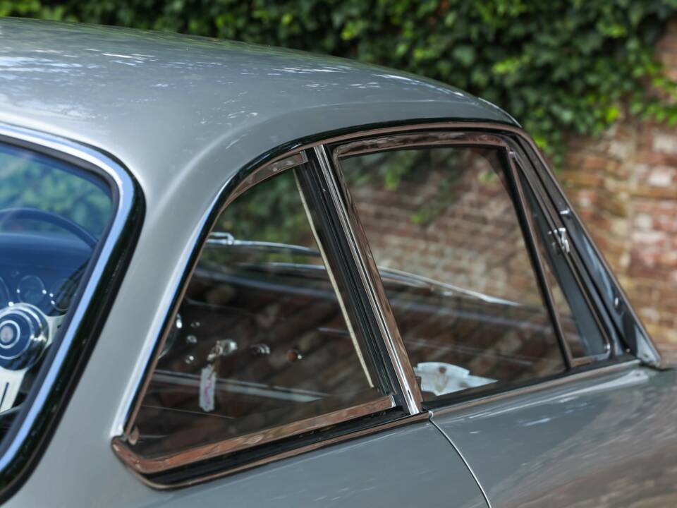 Image 42/50 of Maserati 3500 GTI Sebring (1967)