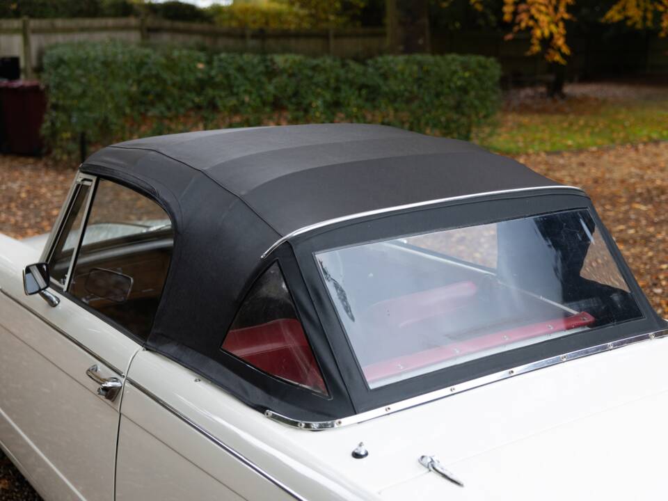 Image 18/50 of Triumph Herald 1200 (1967)