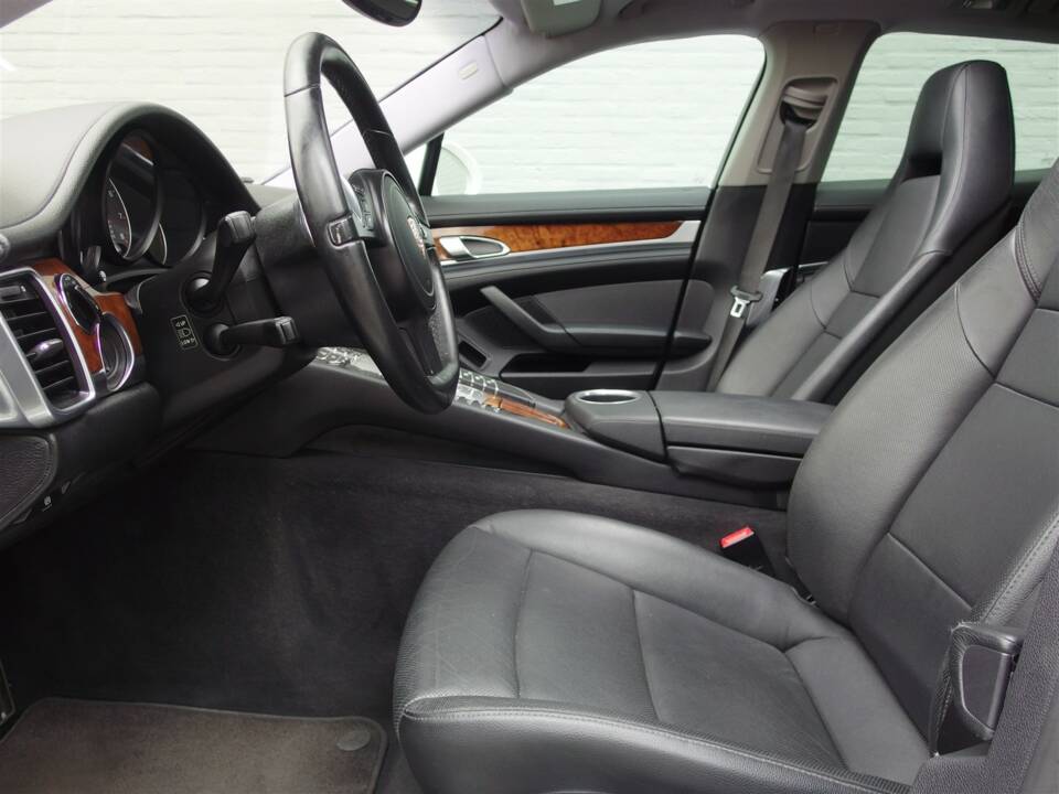 Image 48/98 of Porsche Panamera S (2010)