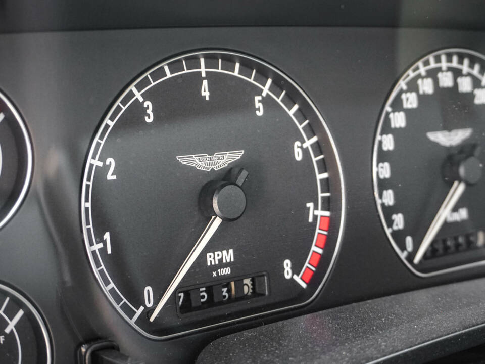 Image 29/40 of Aston Martin DB 7 Vantage (2000)