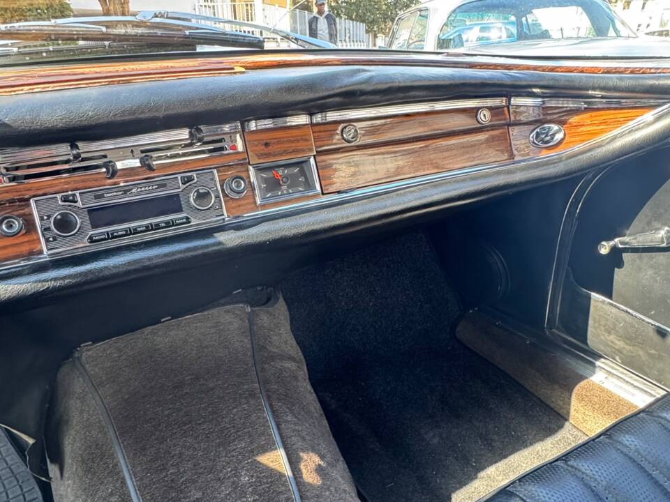 Image 28/37 de Mercedes-Benz 250 SE (1966)