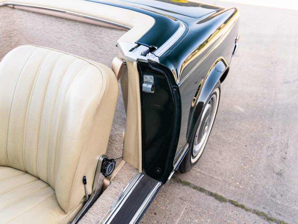 Afbeelding 29/43 van Mercedes-Benz 280 SL (1968)