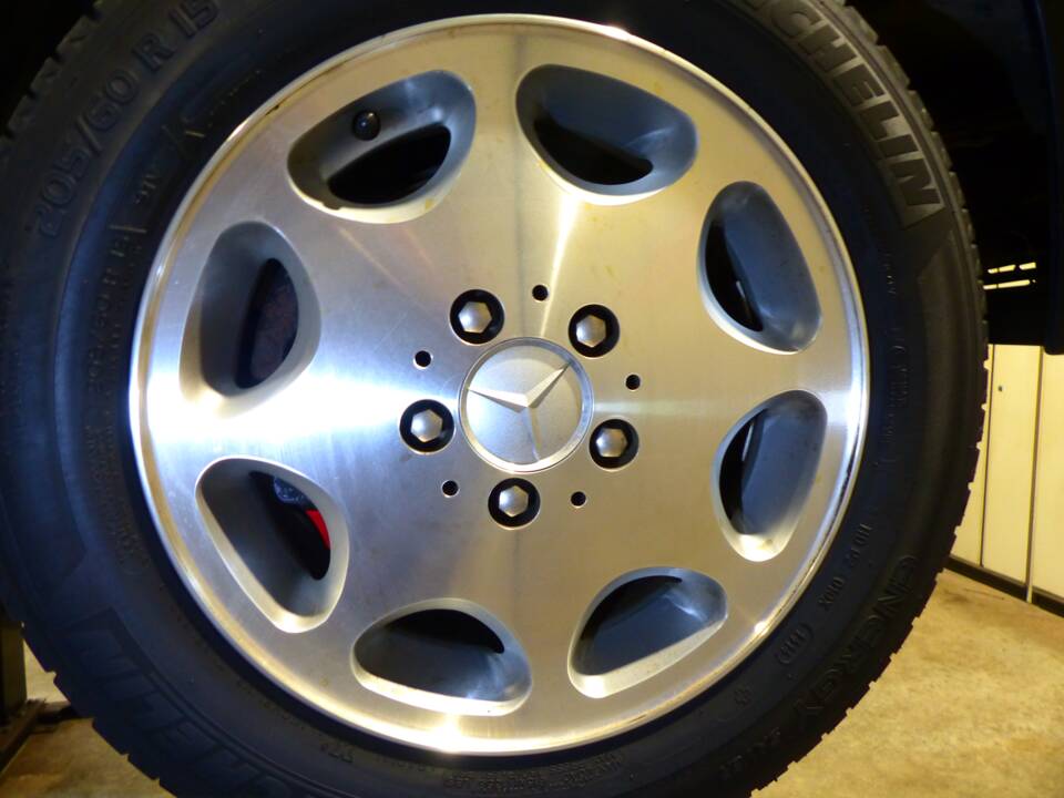 Image 68/83 de Mercedes-Benz E 220 (1996)