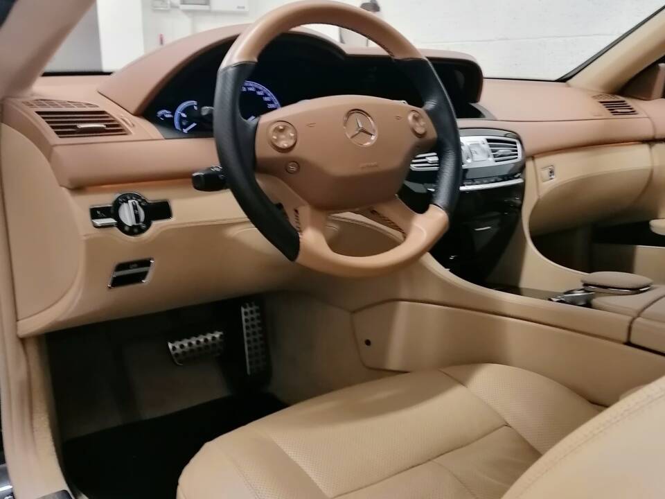 Image 19/26 of Mercedes-Benz CL 500 (2008)
