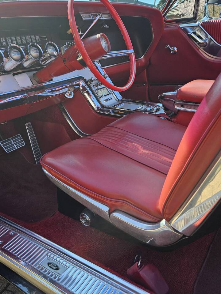 Image 16/24 of Ford Thunderbird (1964)