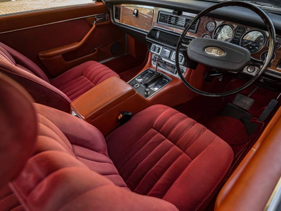 Bild 7/8 von Jaguar XJ 6 C 4.2 (1976)