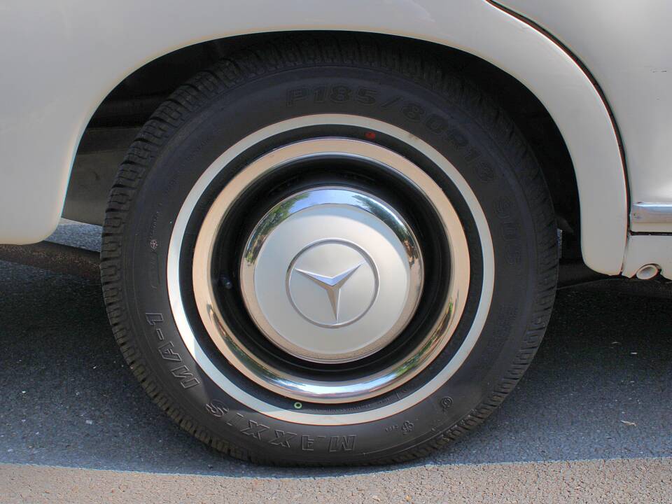 Image 19/50 of Mercedes-Benz 219 (1959)