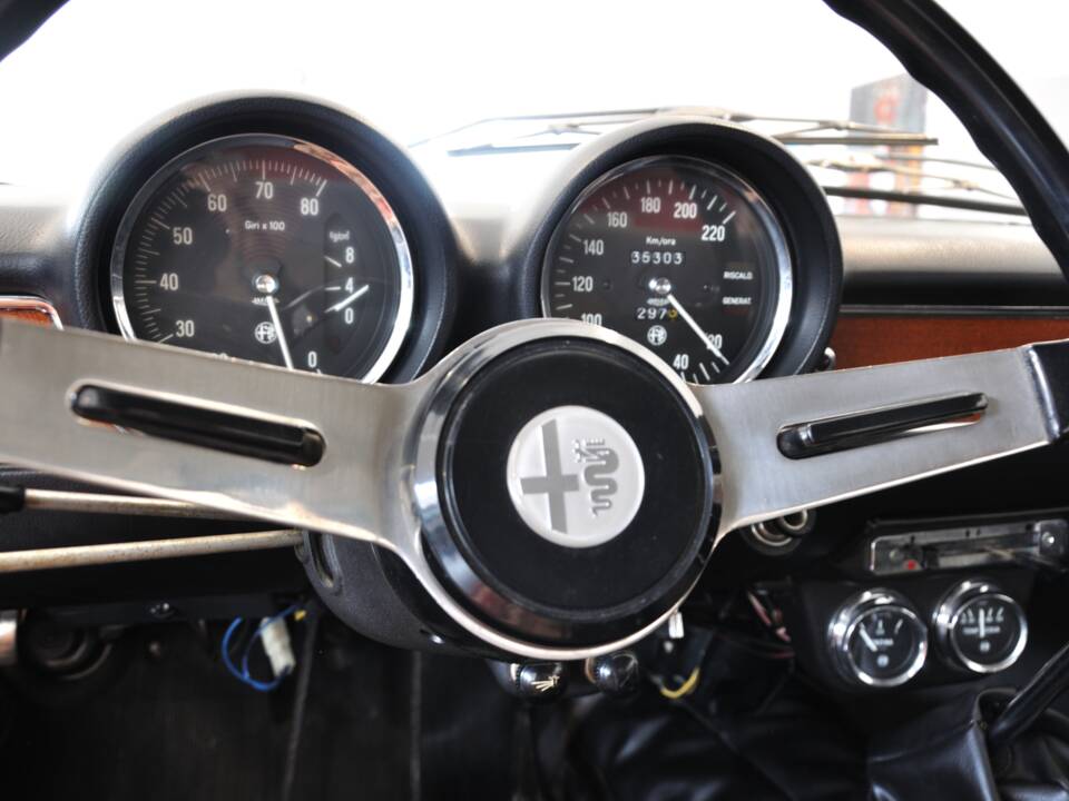Bild 26/33 von Alfa Romeo Giulia 1300 GT Junior (1971)