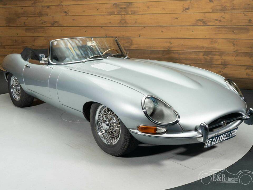 Image 15/19 of Jaguar E-Type 3.8 (1961)