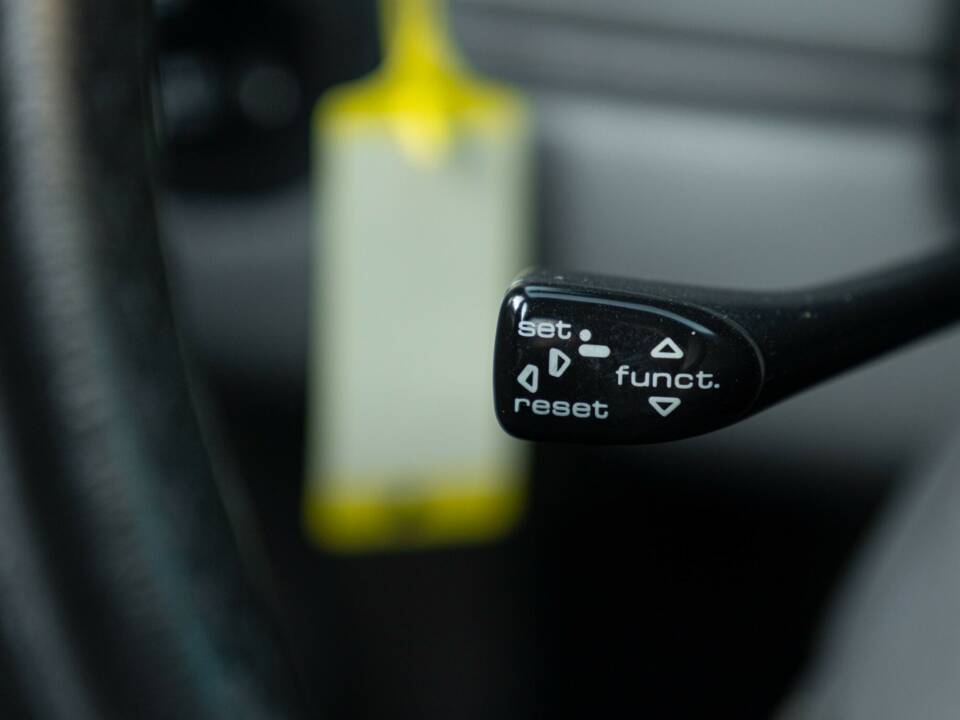 Image 36/50 of Porsche Boxster (1997)