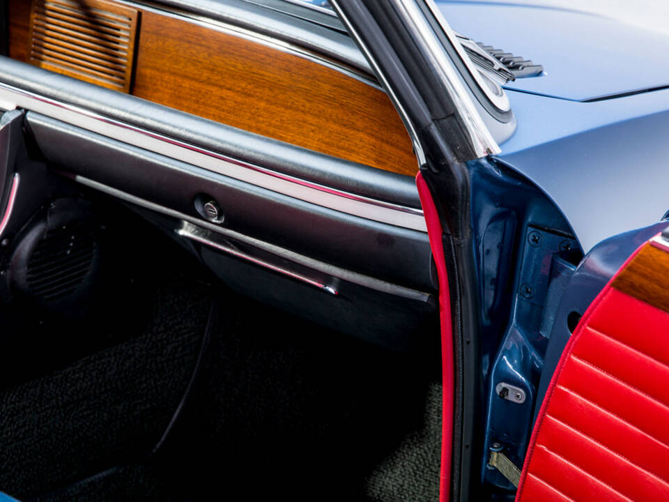 Image 27/50 of BMW 3.0 CS (1972)