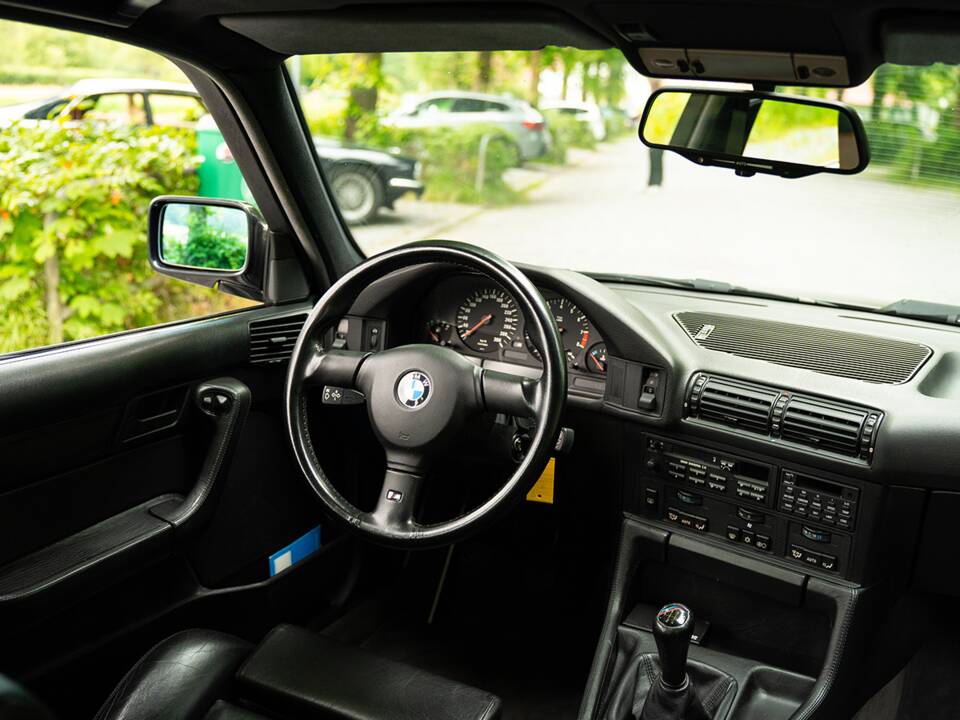 Bild 37/45 von BMW M5 (1992)