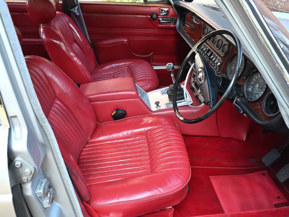 Image 46/50 of Jaguar XJ 6 4.2 (1971)