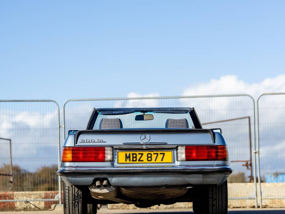 Image 11/47 of Mercedes-Benz 300 SL (1987)