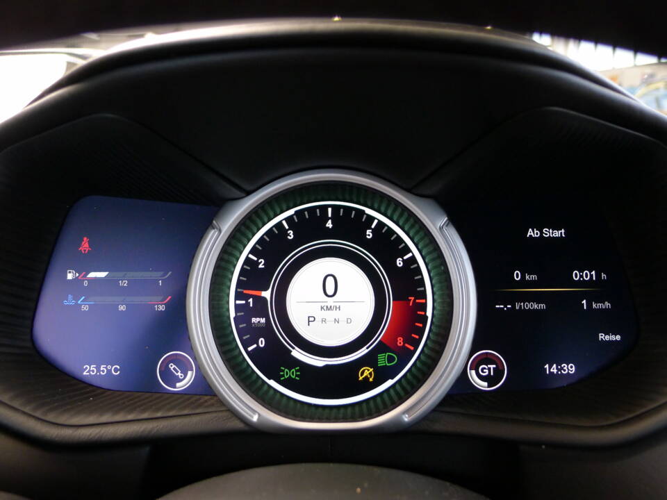 Image 11/37 of Aston Martin DB 11 V12 (2020)