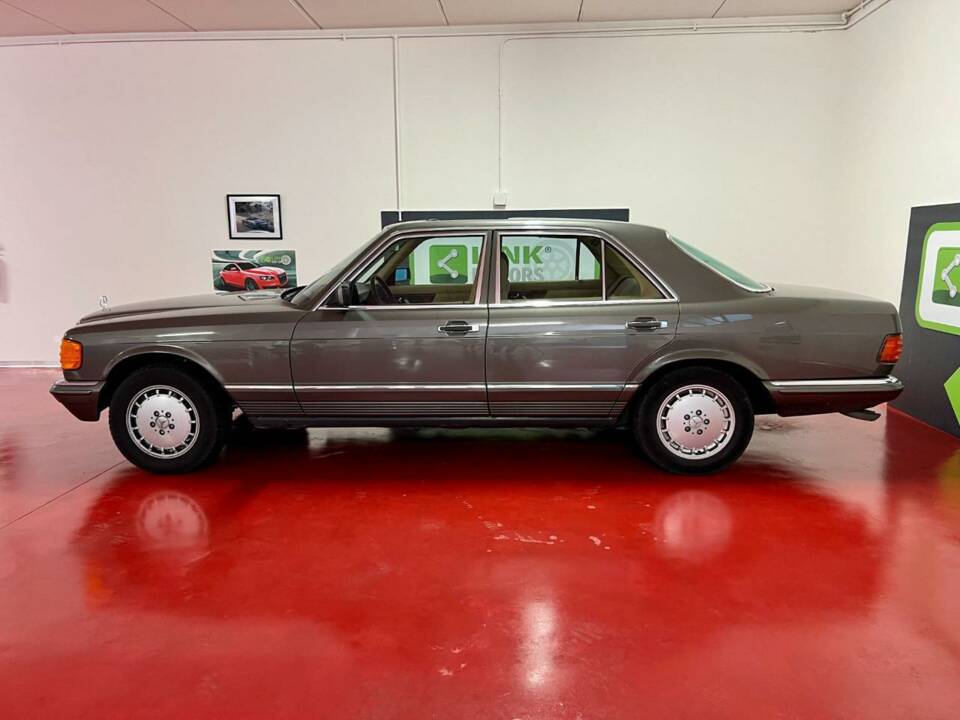 Image 3/30 of Mercedes-Benz 380 SE (1985)