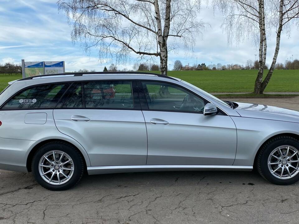 Image 6/27 of Mercedes-Benz E 200 CDI BlueEFFICIENCY T (2010)