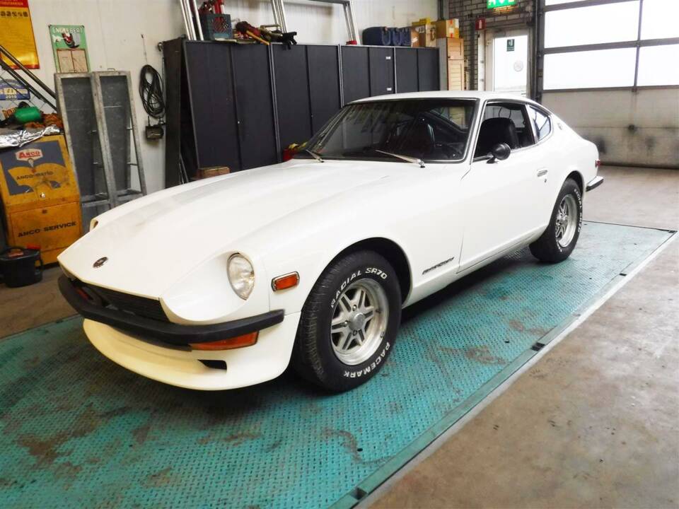 Image 2/39 of Datsun 240 Z (1972)