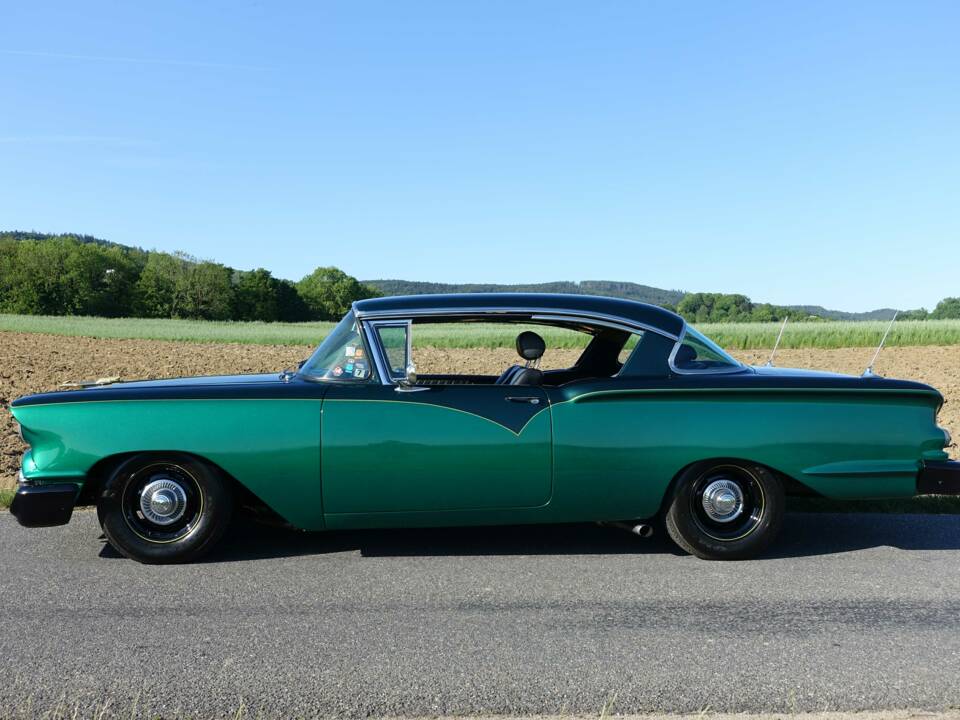 Image 3/42 of Chevrolet Bel Air Coupe (1958)