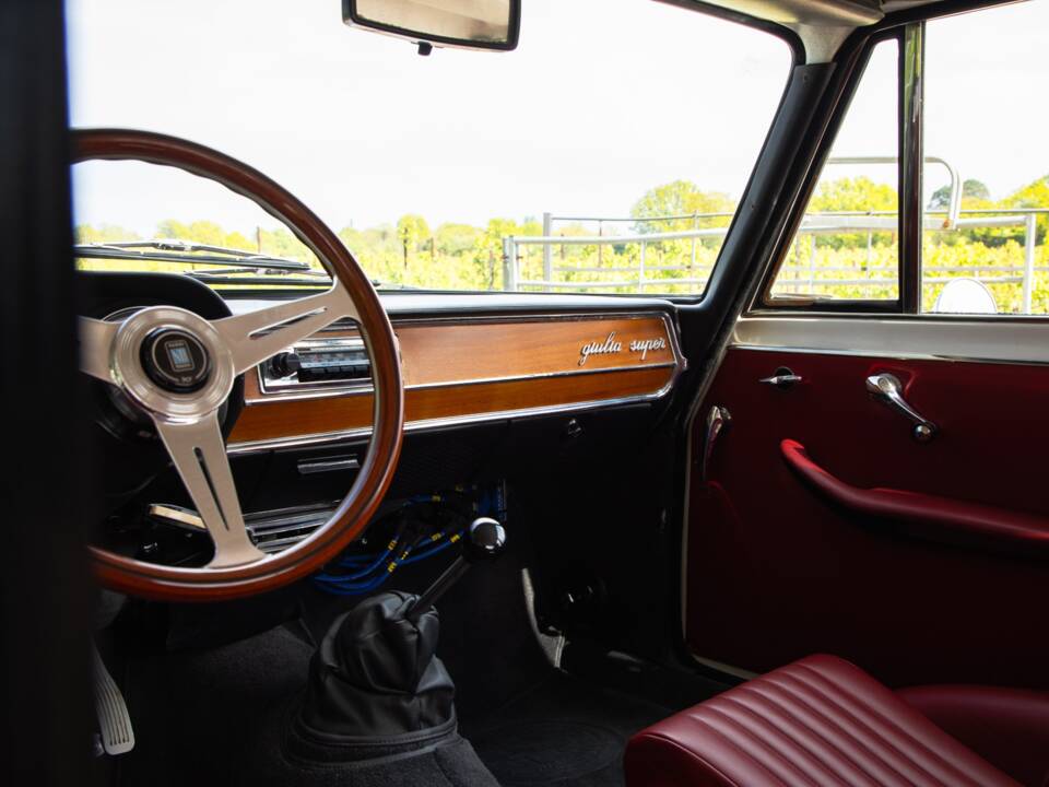 Image 11/50 de Alfa Romeo Giulia Nuova Super 1600 (1968)