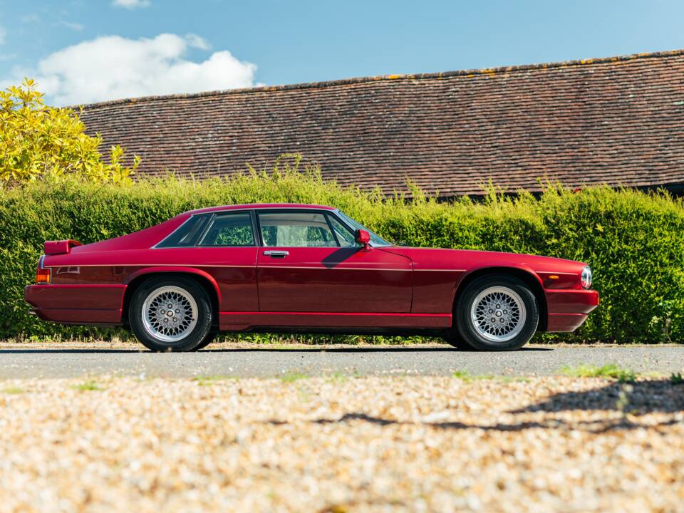 Image 19/50 of Jaguar XJR-S V12 Le Mans (1991)