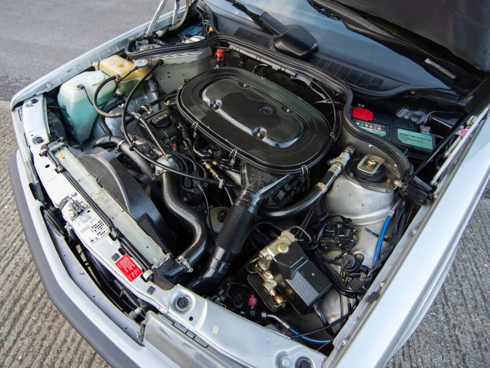 Bild 22/29 von Mercedes-Benz 190 E 2.0 (1992)