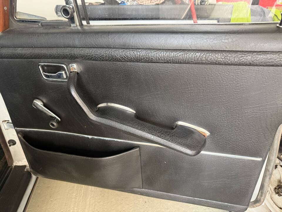 Immagine 14/27 di Mercedes-Benz 280 SE (1971)