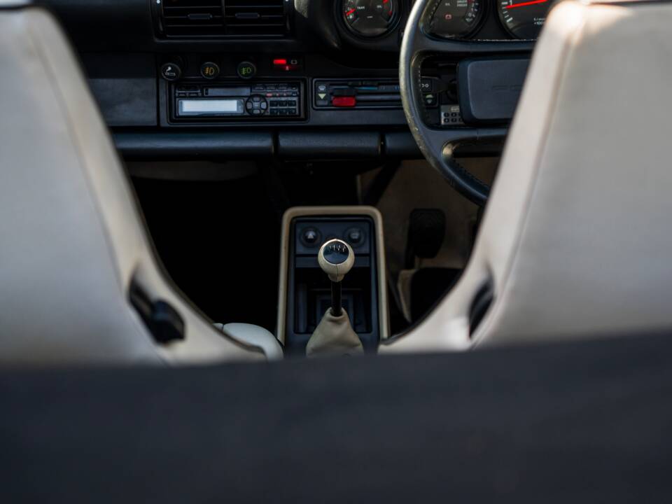 Imagen 13/60 de Porsche 911 Carrera 3.2 (WTL) (1988)