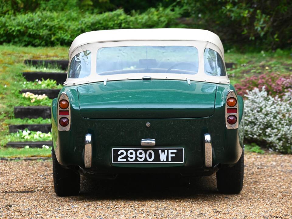 Image 13/20 of Daimler SP 250 (1962)