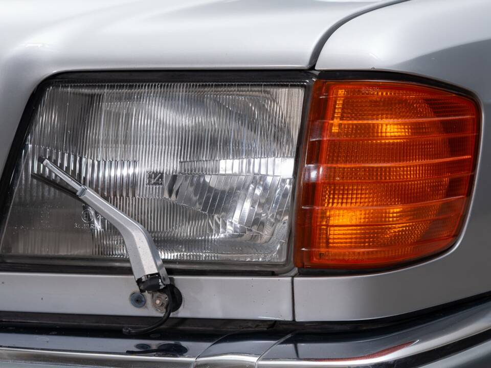 Bild 17/35 von Mercedes-Benz 560 SEC (1988)